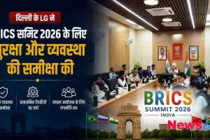 न्यूज़ क्रिटिक (News Critic) का ग्राफ़िक जिसमें दिल्ली के उपराज्यपाल (LG) द्वारा भारत में होने वाले ब्रिक्स समिट 2026 के लिए सुरक्षा और प्रशासनिक व्यवस्थाओं की समीक्षा बैठक को दर्शाया गया है।